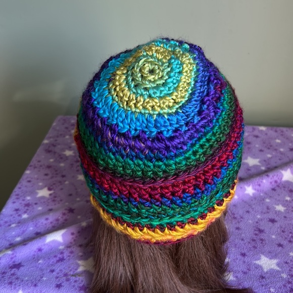 Crochet satin yarn flower beanie medium new - Picture 5 of 7